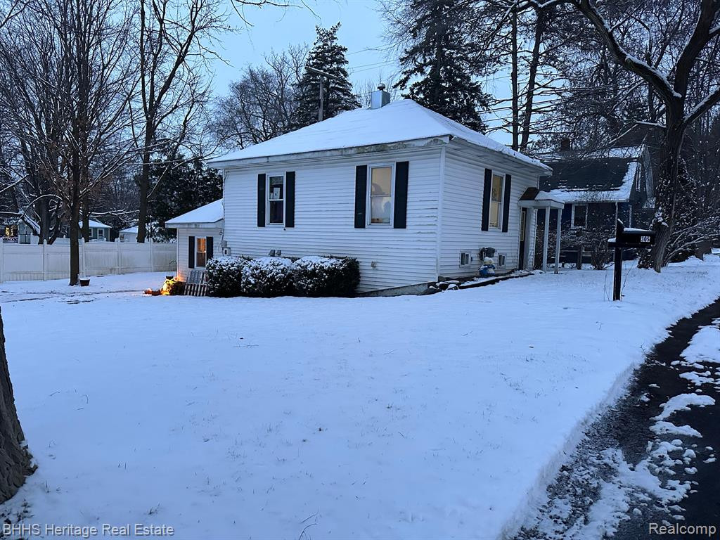 305 OAK Street, Webberville, MI 48892 — Photo 2