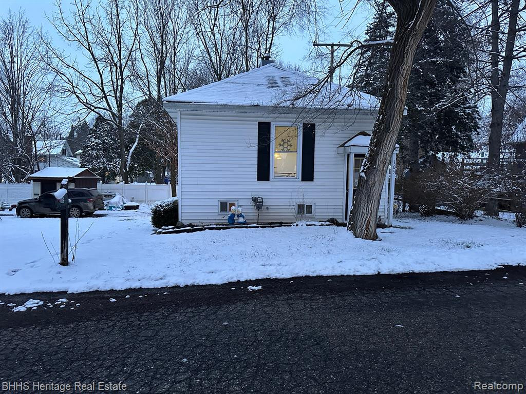 305 OAK Street, Webberville, MI 48892 — Photo 3
