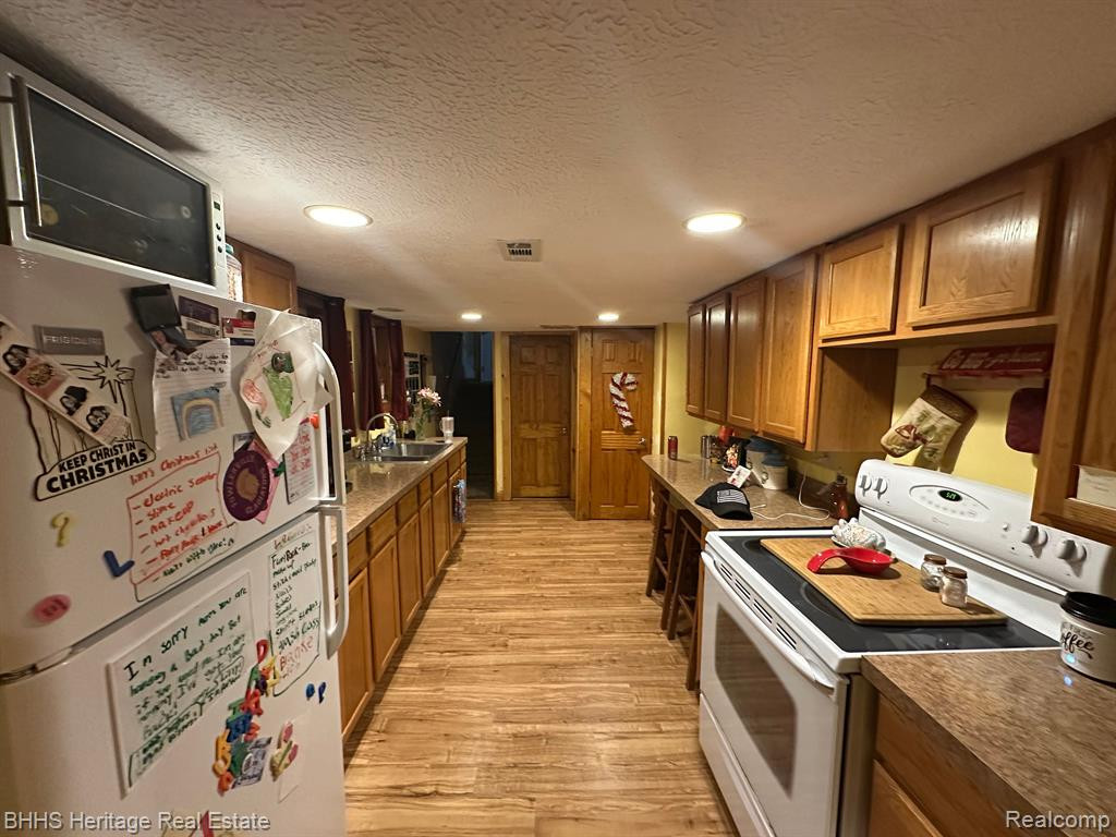 305 OAK Street, Webberville, MI 48892 — Photo 8