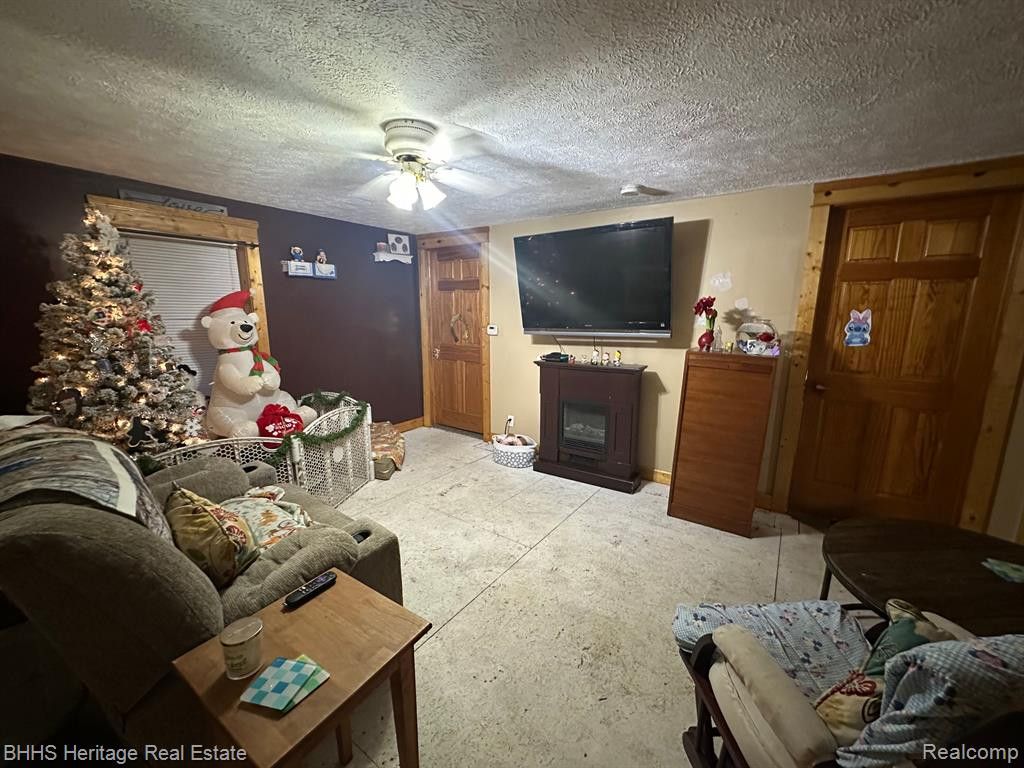 305 OAK Street, Webberville, MI 48892 — Photo 10