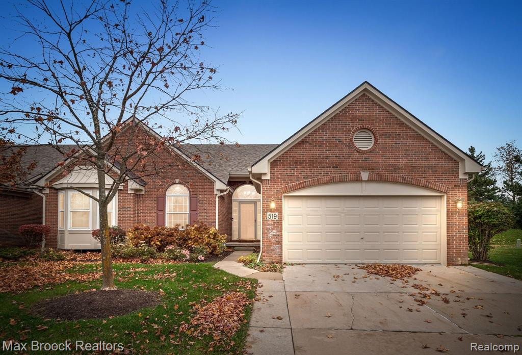 519 WOODHAVEN Drive, Walled Lake, MI 48390 — Photo 2