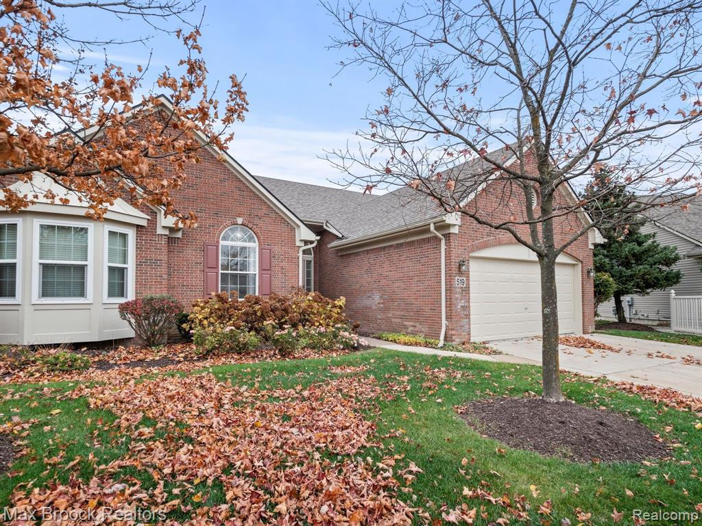 519 WOODHAVEN Drive, Walled Lake, MI 48390 — Photo 3
