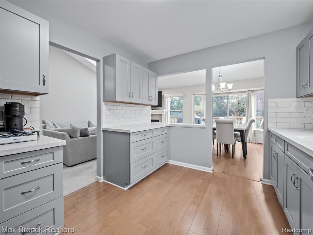 519 WOODHAVEN Drive, Walled Lake, MI 48390 — Photo 8