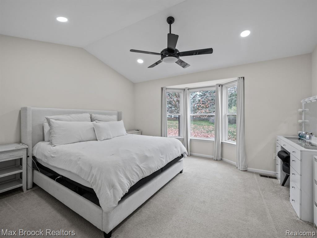 519 WOODHAVEN Drive, Walled Lake, MI 48390 — Photo 13