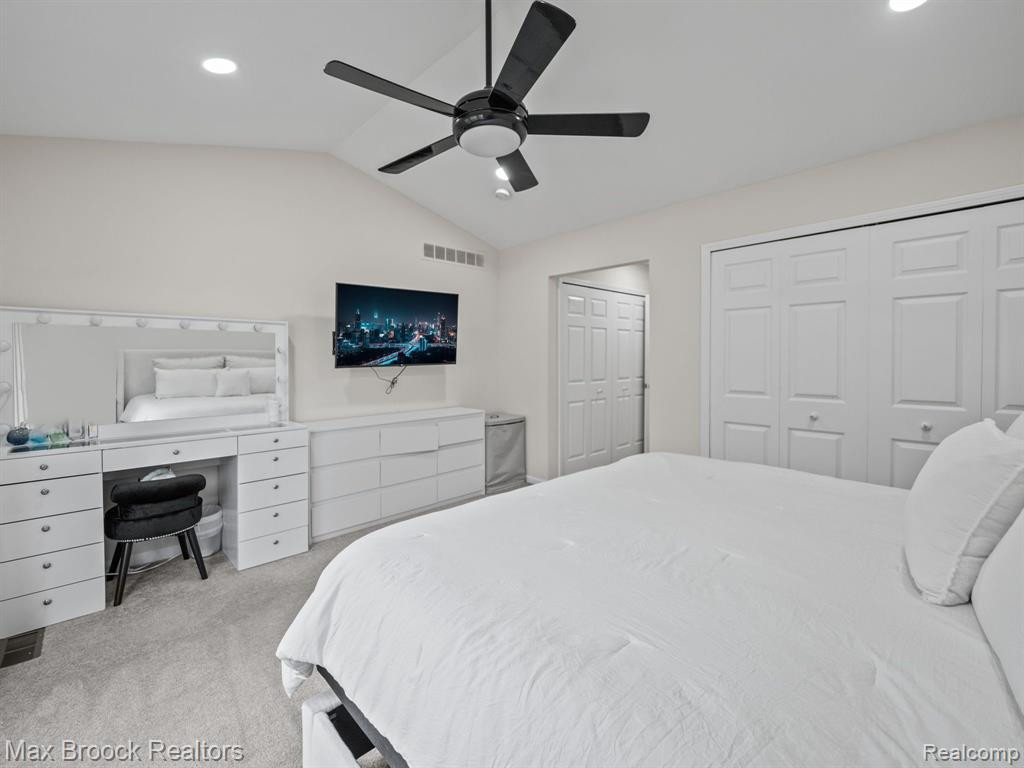 519 WOODHAVEN Drive, Walled Lake, MI 48390 — Photo 14