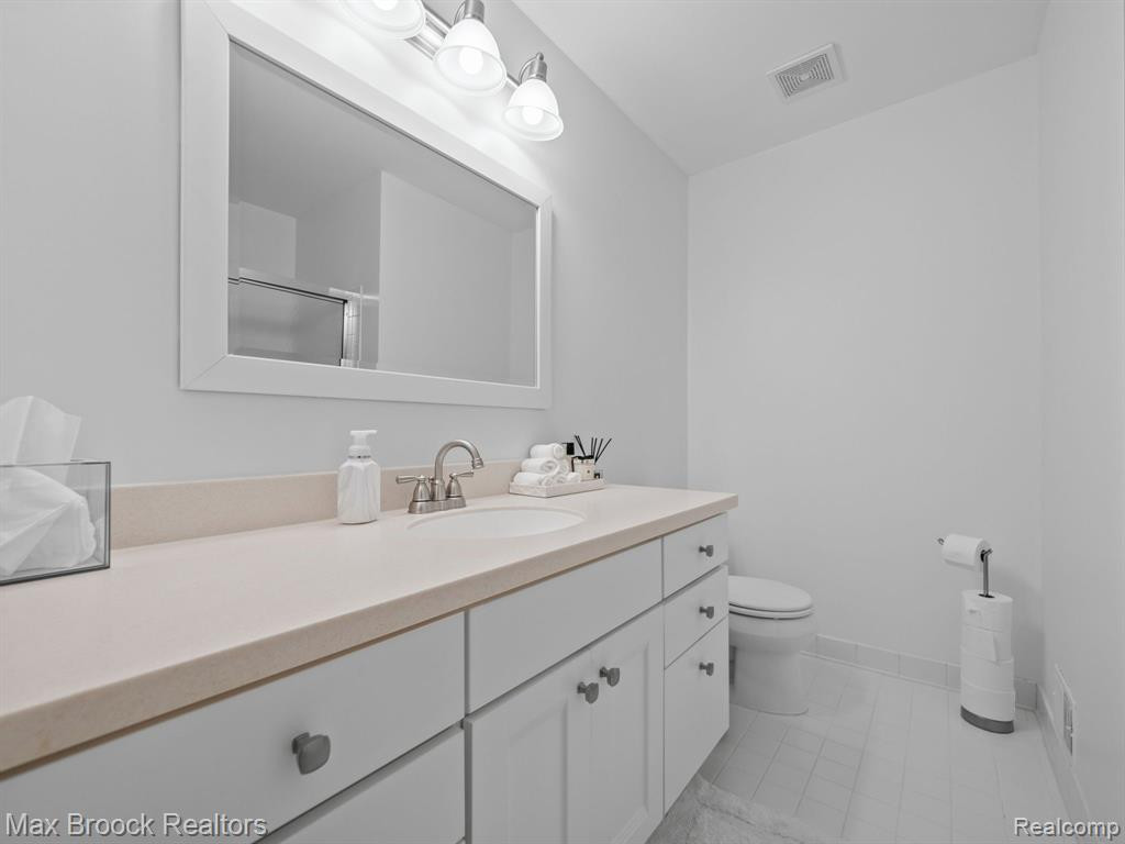 519 WOODHAVEN Drive, Walled Lake, MI 48390 — Photo 17