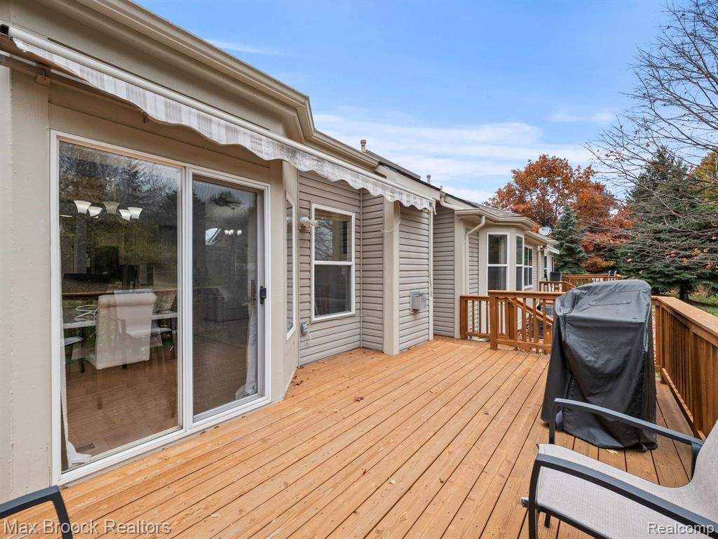 519 WOODHAVEN Drive, Walled Lake, MI 48390 — Photo 19