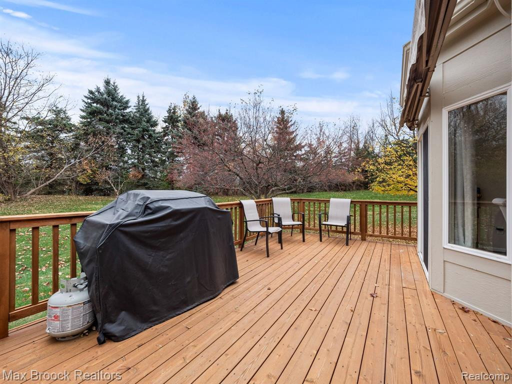 519 WOODHAVEN Drive, Walled Lake, MI 48390 — Photo 20
