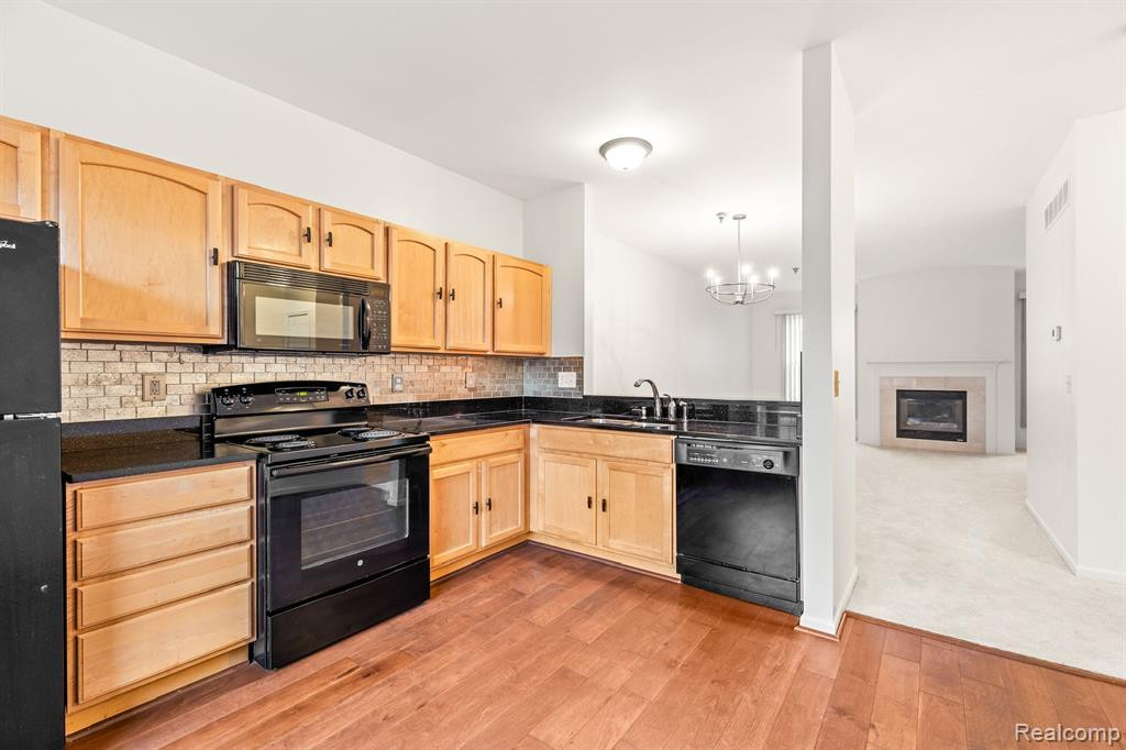 25447 SAINT JAMES, Southfield, MI 48075 — Photo 5