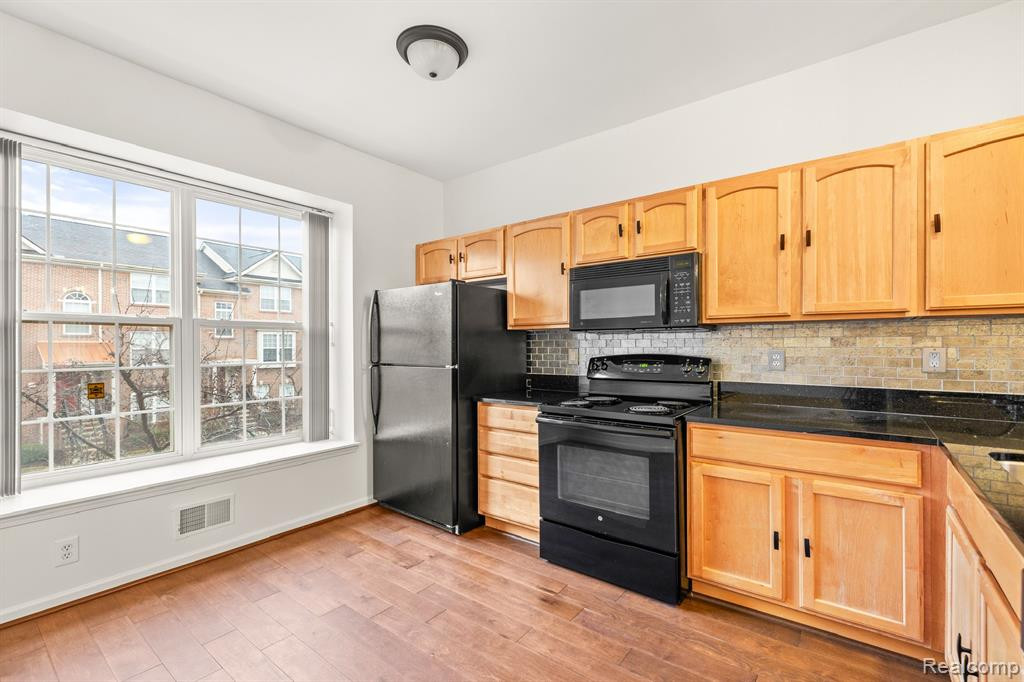 25447 SAINT JAMES, Southfield, MI 48075 — Photo 6