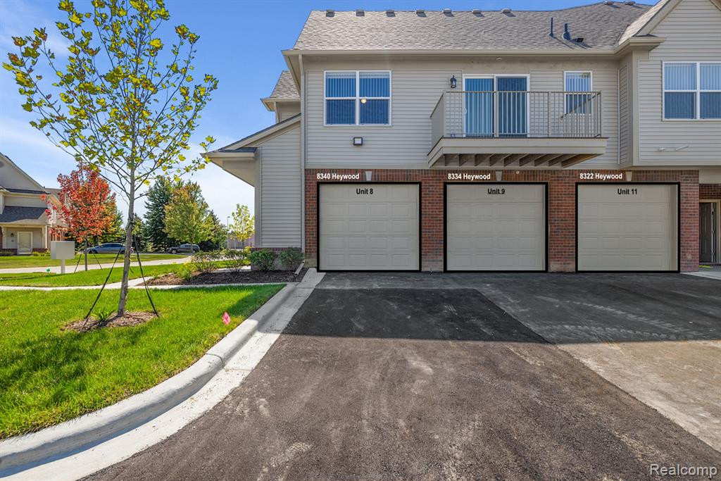 8340 HEYWOOD Circle, Sterling Heights, MI 48312 — Photo 2