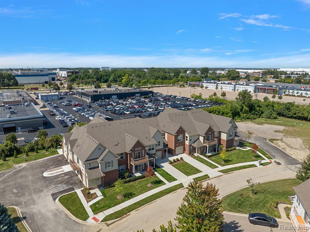 8340 HEYWOOD Circle, Sterling Heights, MI 48312 — Photo 9