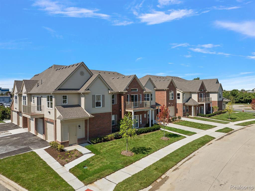 8340 HEYWOOD Circle, Sterling Heights, MI 48312 — Photo 10