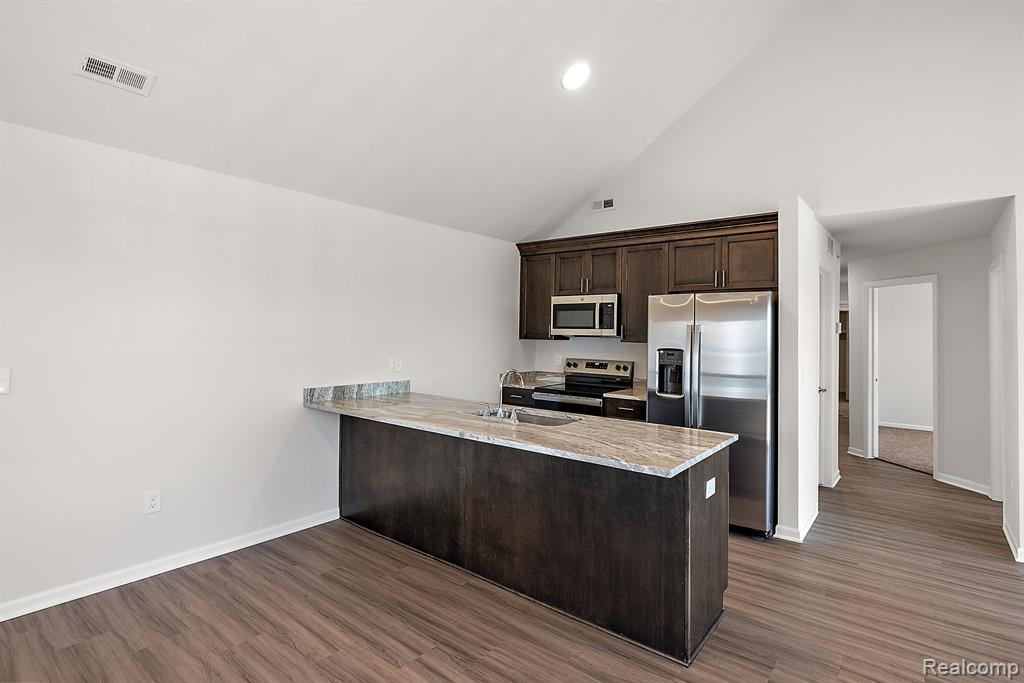 8340 HEYWOOD Circle, Sterling Heights, MI 48312 — Photo 13