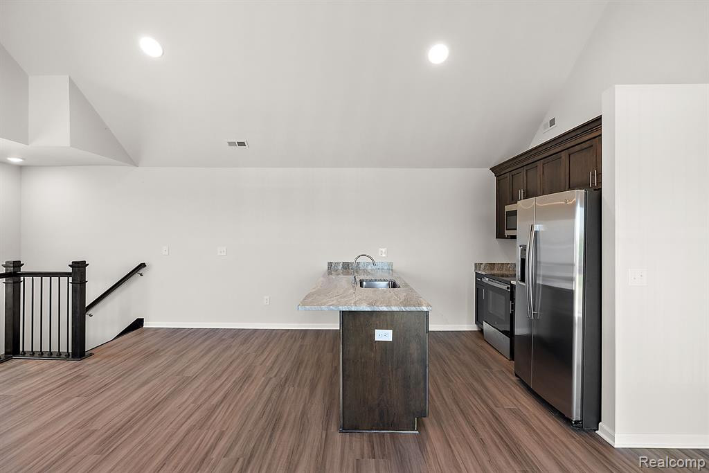 8340 HEYWOOD Circle, Sterling Heights, MI 48312 — Photo 14