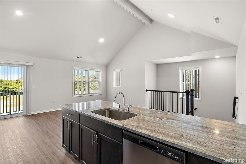 8340 HEYWOOD Circle, Sterling Heights, MI 48312 — Photo 16