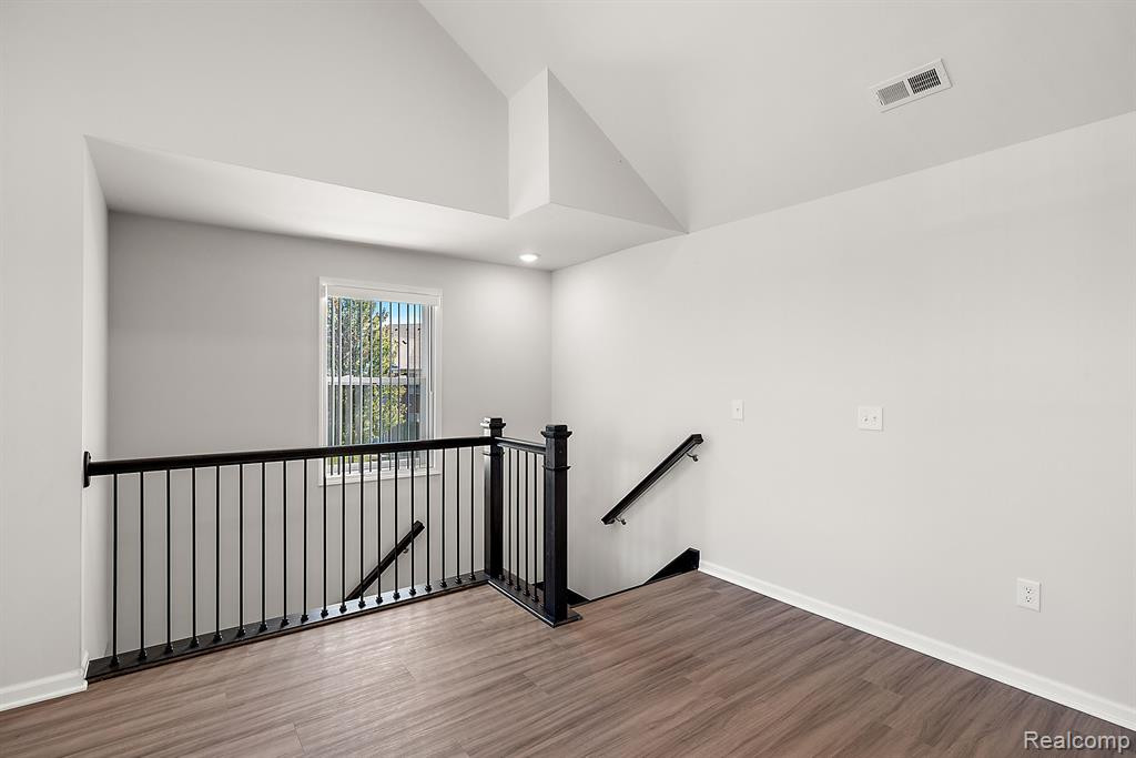 8340 HEYWOOD Circle, Sterling Heights, MI 48312 — Photo 17