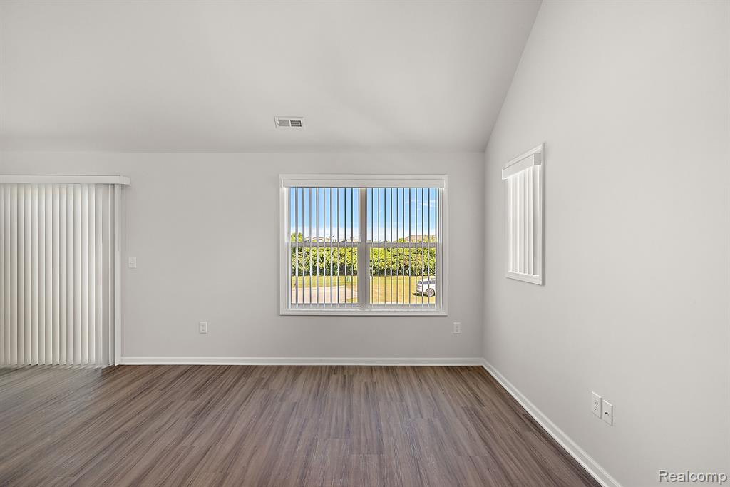 8340 HEYWOOD Circle, Sterling Heights, MI 48312 — Photo 18