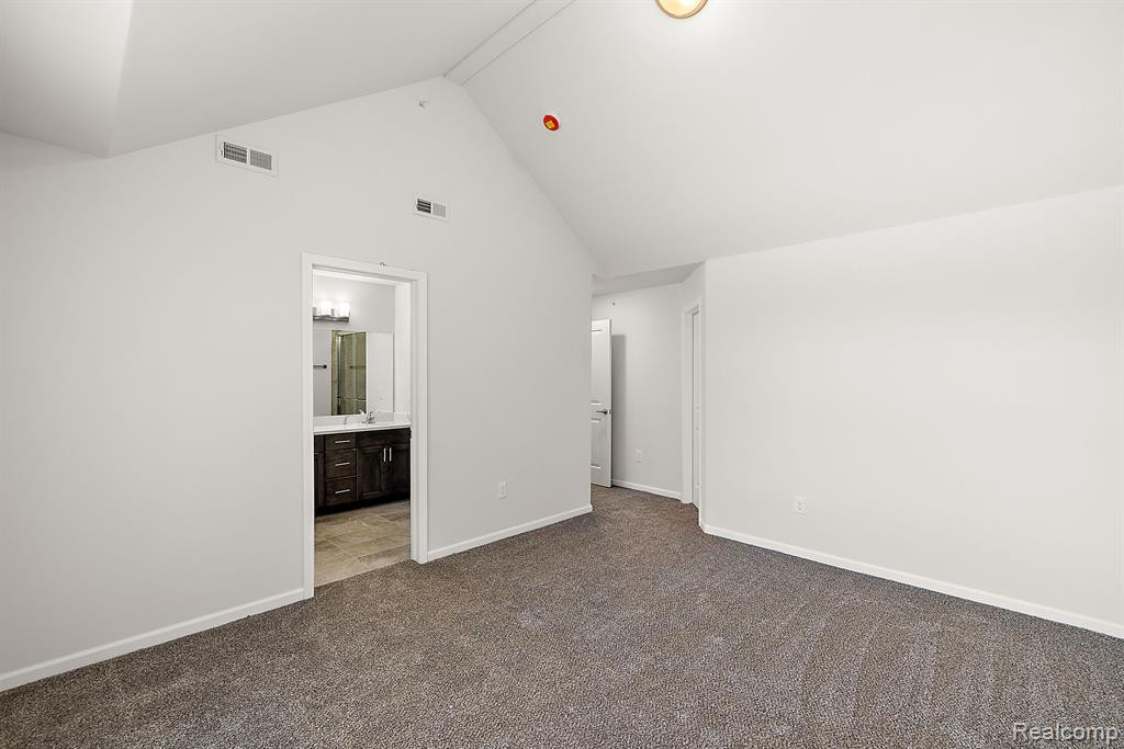 8340 HEYWOOD Circle, Sterling Heights, MI 48312 — Photo 28