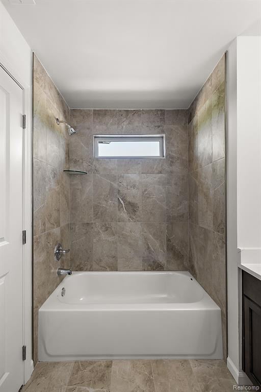 8340 HEYWOOD Circle, Sterling Heights, MI 48312 — Photo 32