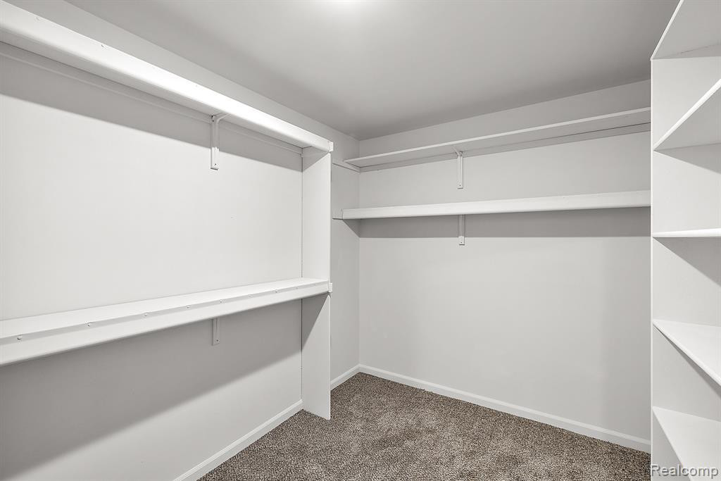 8340 HEYWOOD Circle, Sterling Heights, MI 48312 — Photo 33