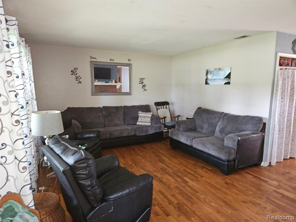 6172 W COURT Street, Flint, MI 48532 — Photo 2