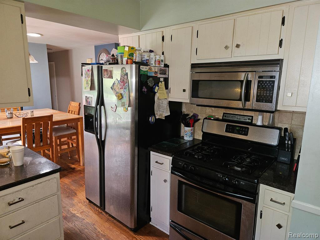6172 W COURT Street, Flint, MI 48532 — Photo 5