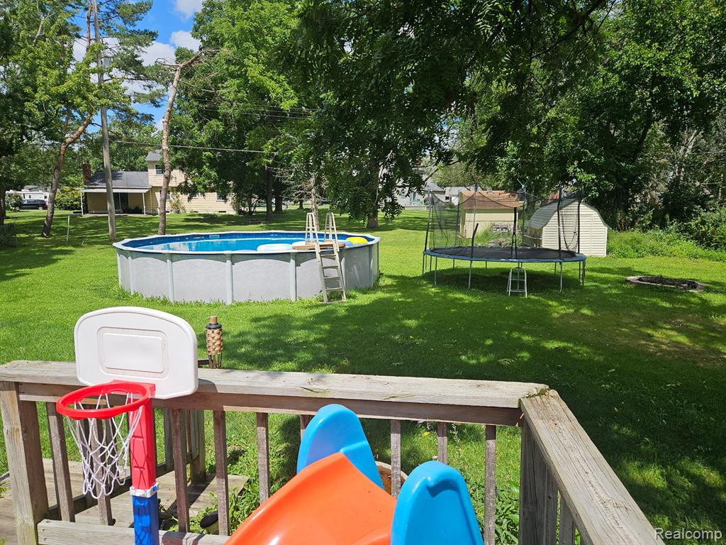6172 W COURT Street, Flint, MI 48532 — Photo 13
