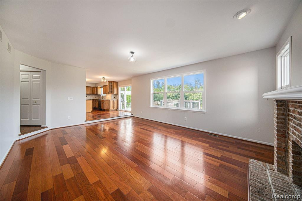 3965 MARBLEWOOD Way, Ann Arbor, MI 48105 — Photo 10