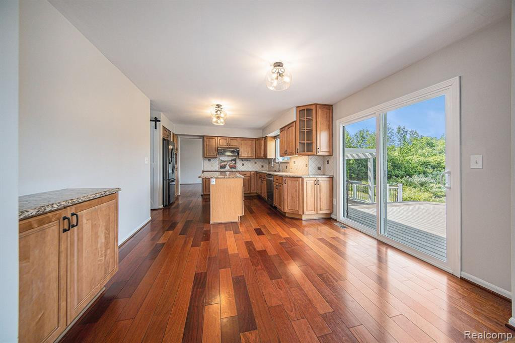 3965 MARBLEWOOD Way, Ann Arbor, MI 48105 — Photo 11