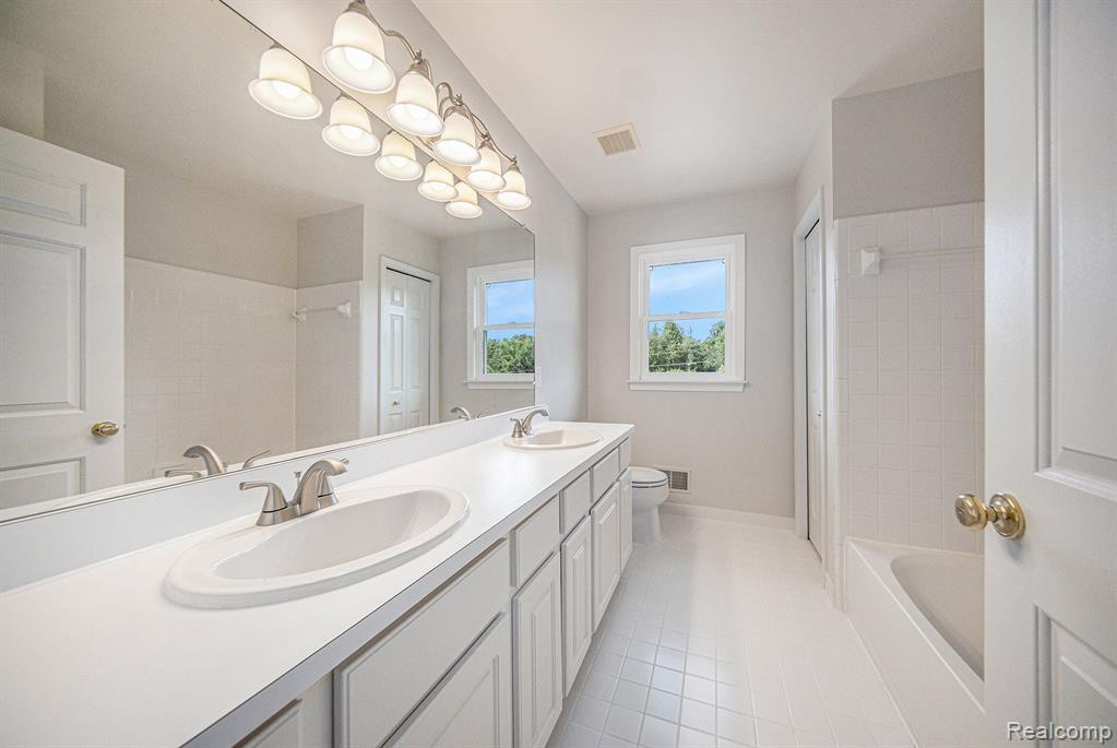 3965 MARBLEWOOD Way, Ann Arbor, MI 48105 — Photo 24