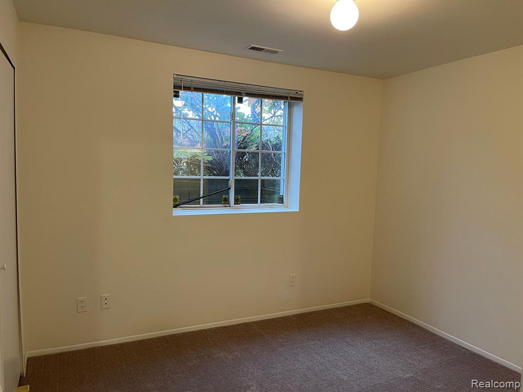 15659 STONE CROSSING Drive, Southfield, MI 48075 — Photo 17