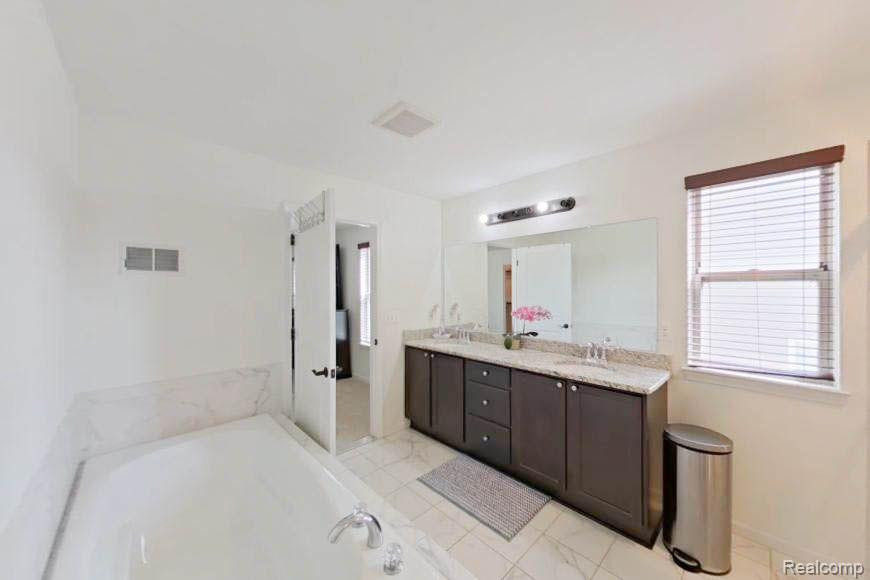 30903 ASBURY HILL Drive, New Hudson, MI 48165 — Photo 25