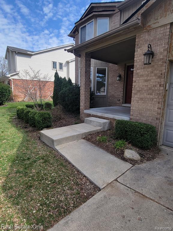 6174 BRITTANY TREE Drive, Troy, MI 48085 — Photo 2
