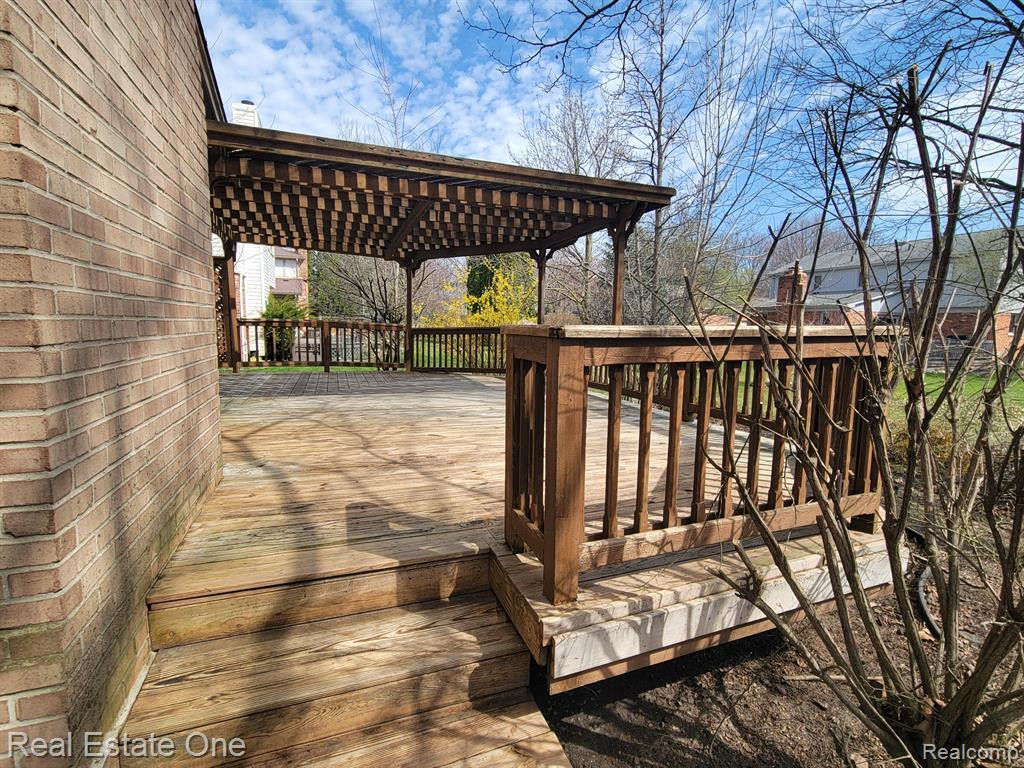 6174 BRITTANY TREE Drive, Troy, MI 48085 — Photo 4