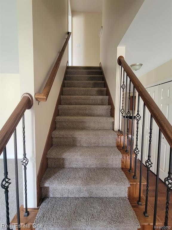 6174 BRITTANY TREE Drive, Troy, MI 48085 — Photo 8