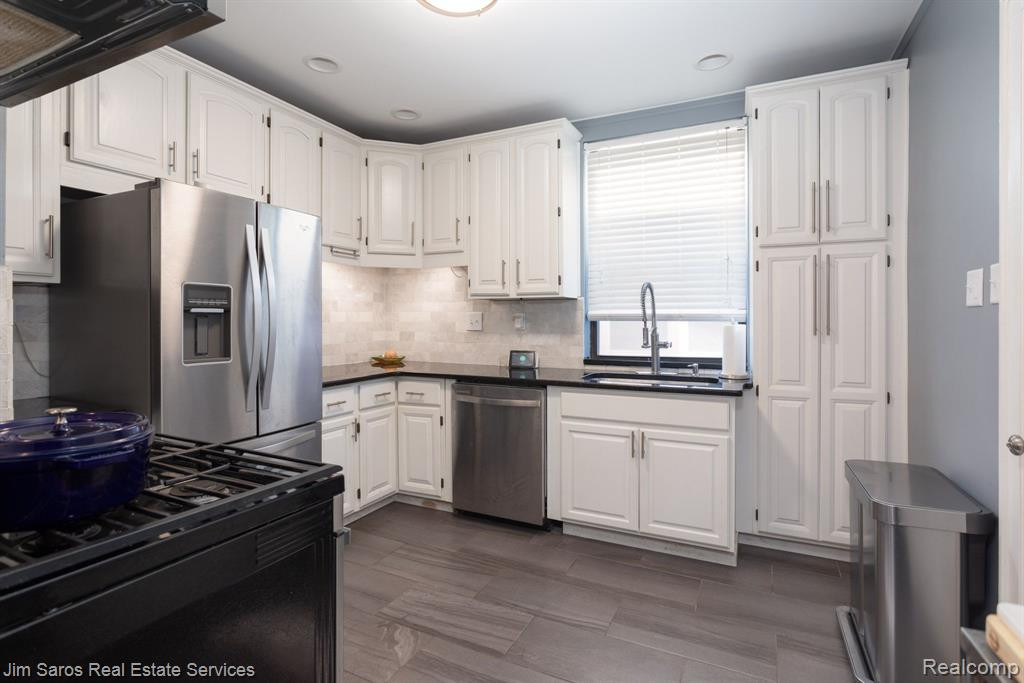922 NOTTINGHAM Road, Grosse Pointe Park, MI 48230 — Photo 4