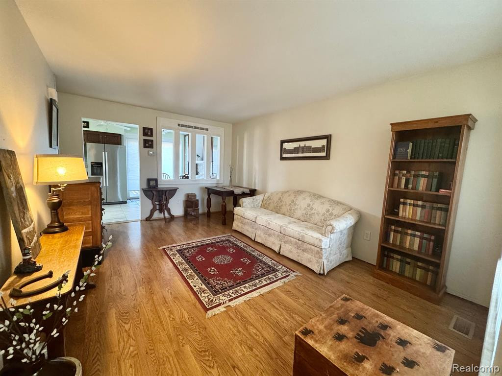 723 CAPE COD, South Lyon, MI 48178 — Photo 2