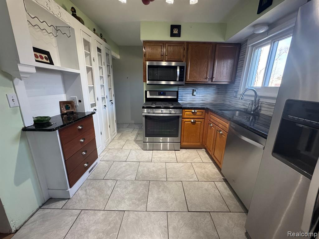 723 CAPE COD, South Lyon, MI 48178 — Photo 3