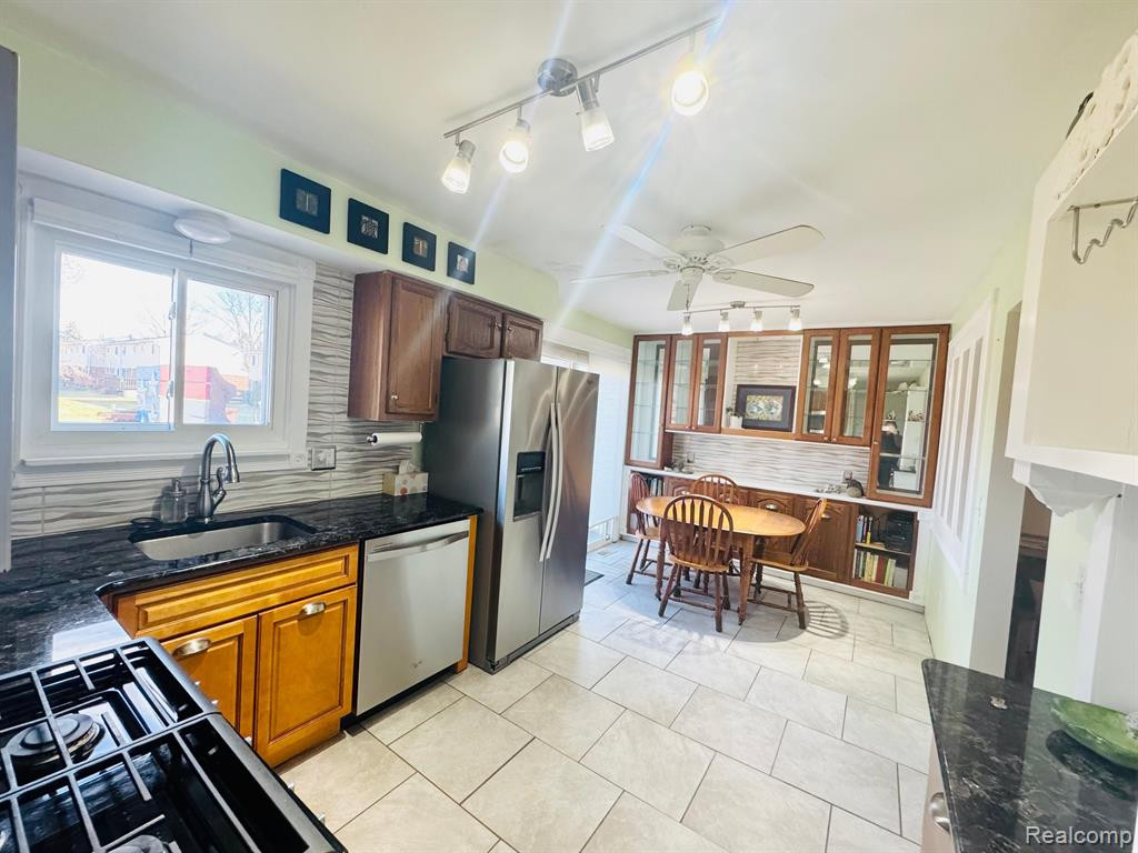 723 CAPE COD, South Lyon, MI 48178 — Photo 5