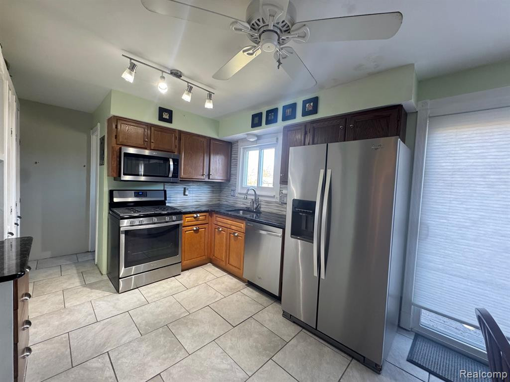 723 CAPE COD, South Lyon, MI 48178 — Photo 6