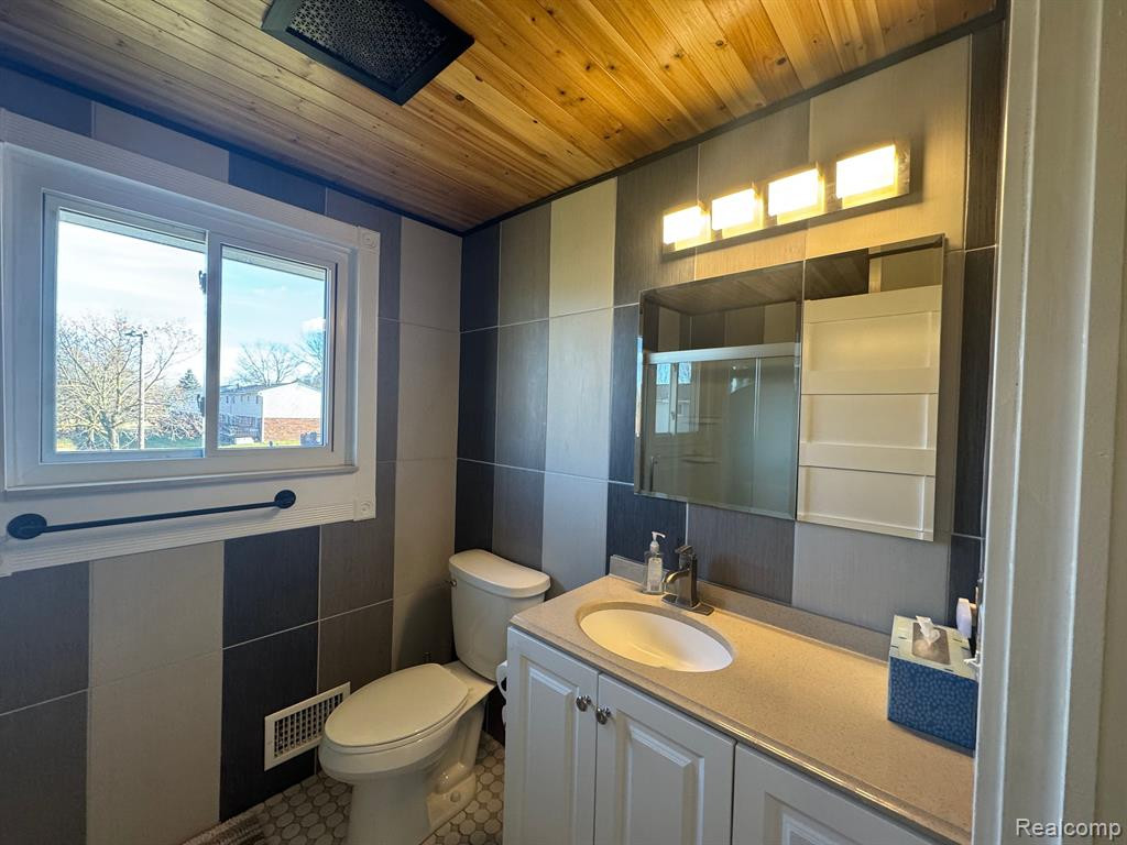 723 CAPE COD, South Lyon, MI 48178 — Photo 15