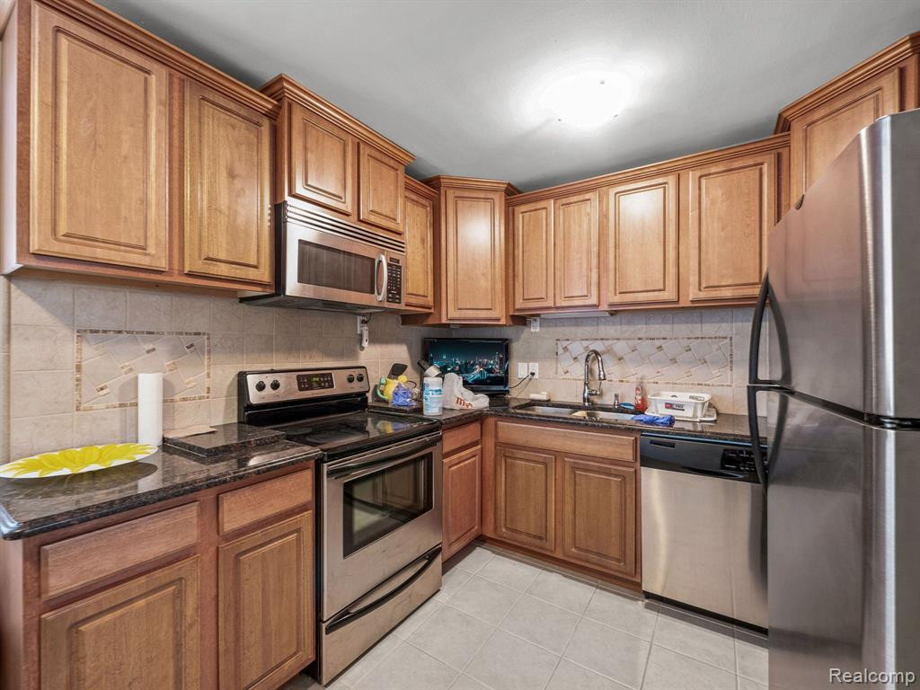 4030 W 13 MILE Road, H3, Royal Oak, MI 48073 — Photo 9