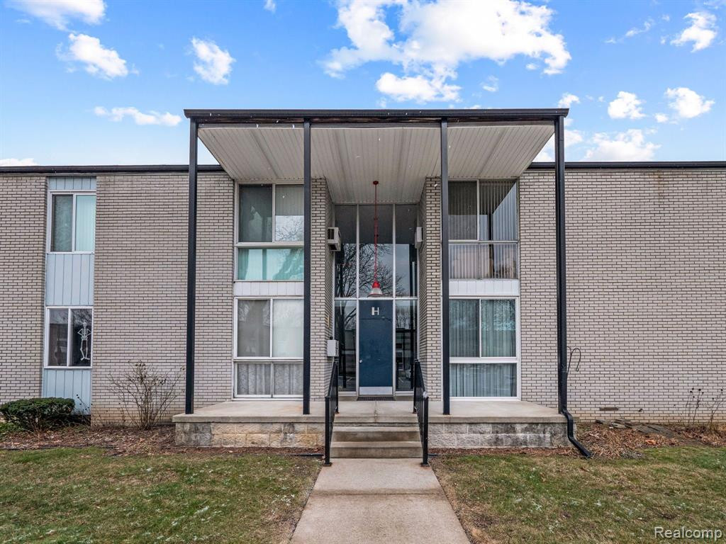 4030 W 13 MILE Road, H3, Royal Oak, MI 48073 — front exterior