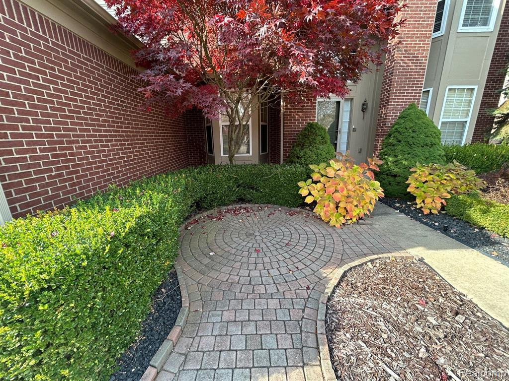 49100 RUNNING TROUT Lane, Northville, MI — Photo 3