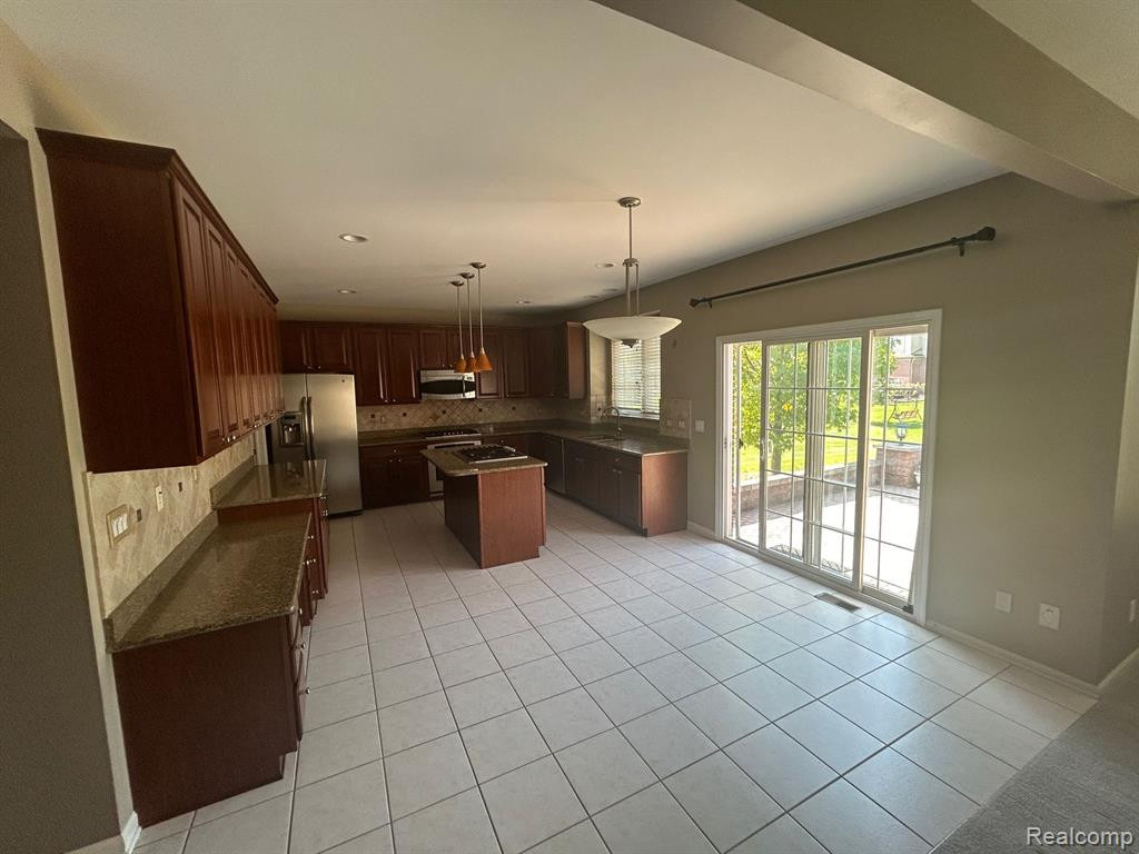 49100 RUNNING TROUT Lane, Northville, MI — Photo 17