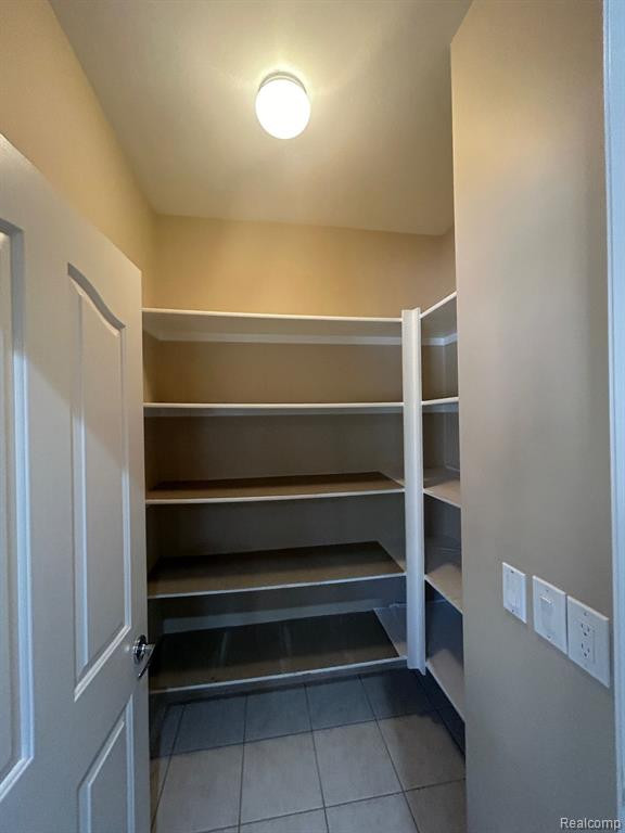 49100 RUNNING TROUT Lane, Northville, MI — Photo 21