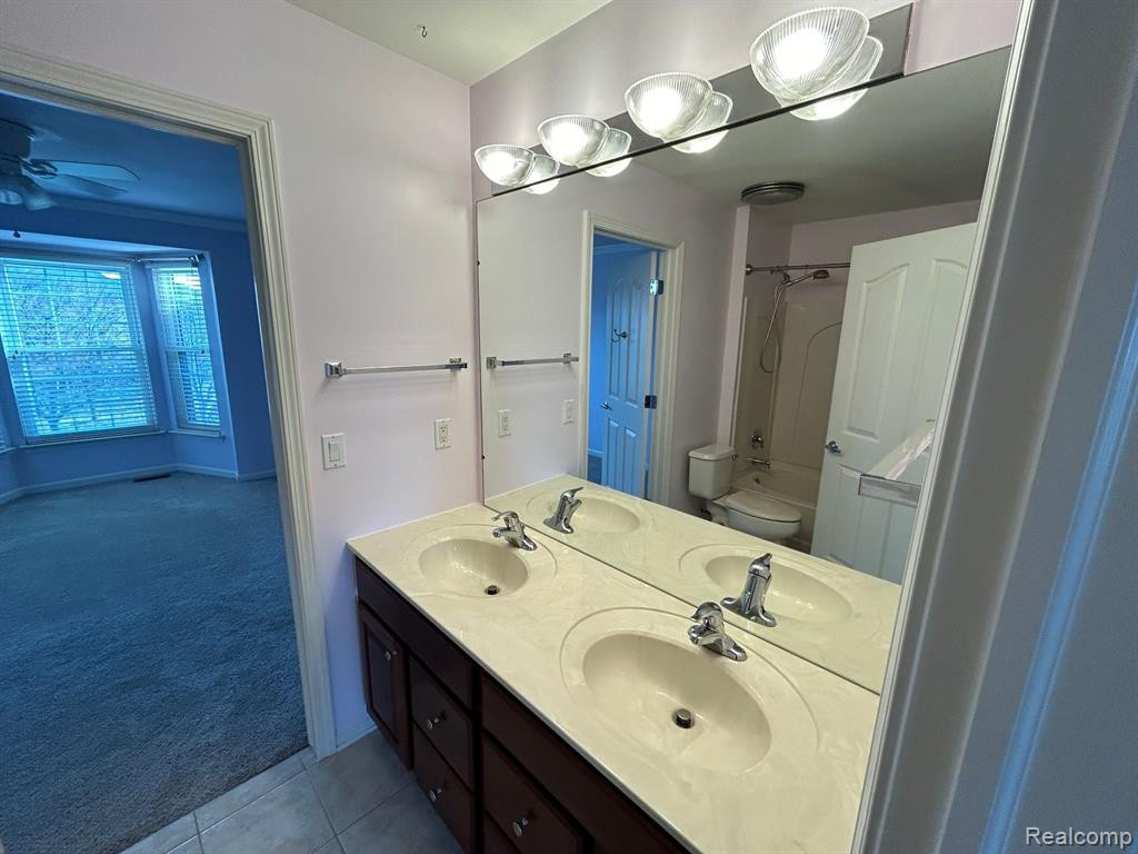 49100 RUNNING TROUT Lane, Northville, MI — Photo 31
