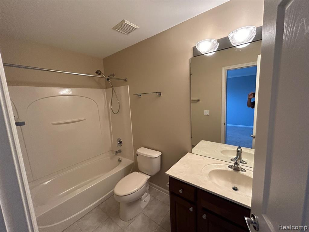 49100 RUNNING TROUT Lane, Northville, MI — Photo 35