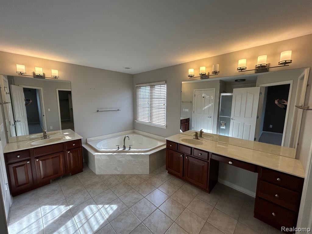 49100 RUNNING TROUT Lane, Northville, MI — Photo 40